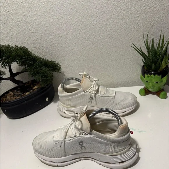 On Running White CloudTec Shoes - Picture 2 of 5